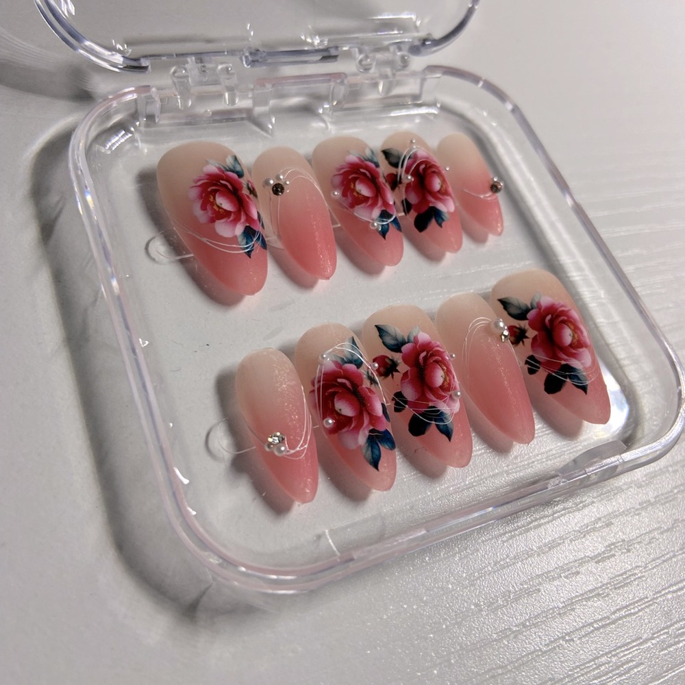 C117 PRESS ON NAILS